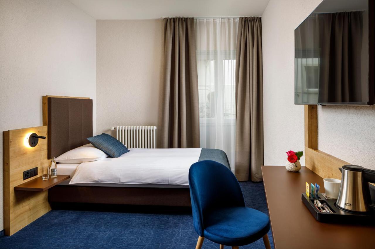 Hotel Tivoli Schlieren Buitenkant foto