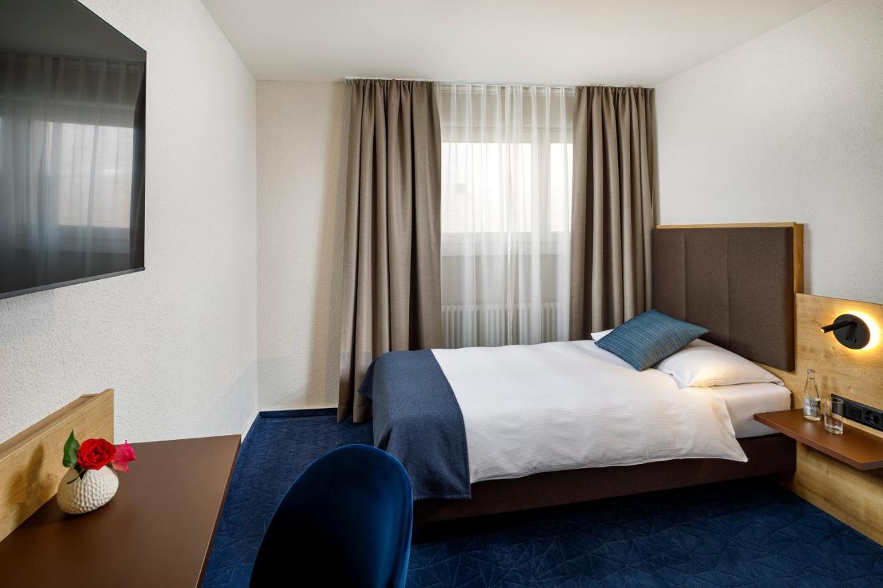 Hotel Tivoli Schlieren Buitenkant foto